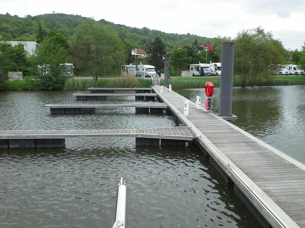 le quai visiteurs à PONT-A-M.