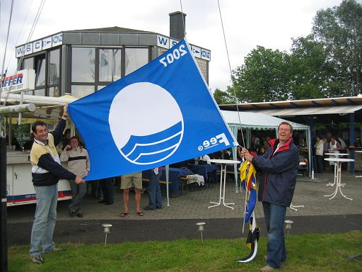 KONZ et son drapeau bleu