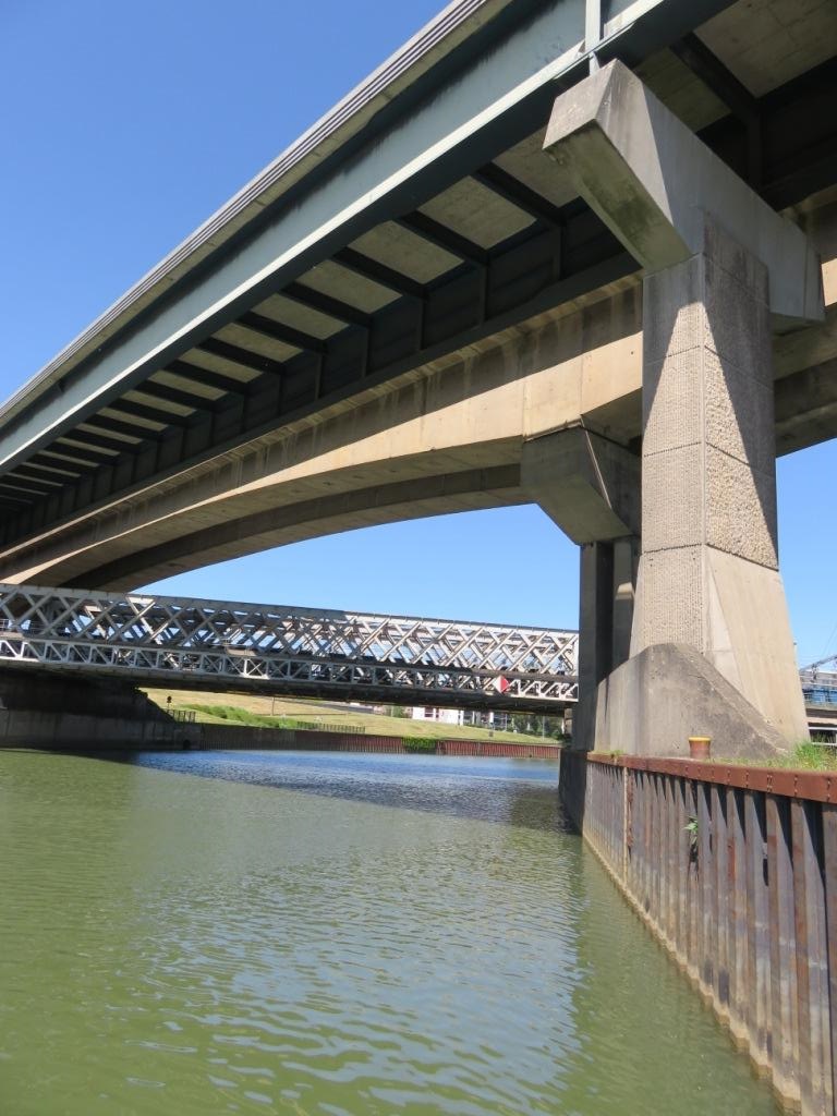 SOUS LES PONTS A THIONVILLE