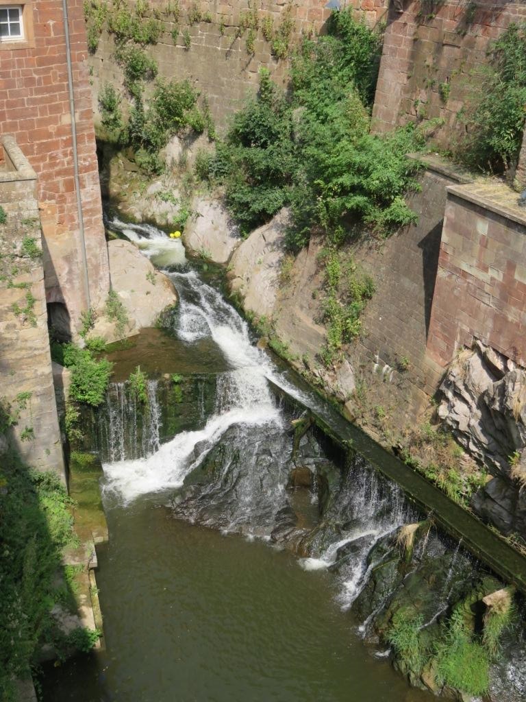 LES CHUTES D'EAU